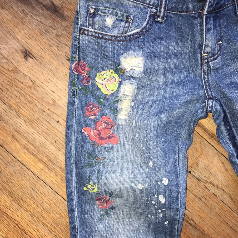 Jessica Simpson Distressed Jeans with Floral Design - Picture 2 of 8